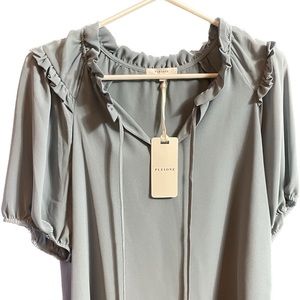 Beautiful Pleione dress shirt.